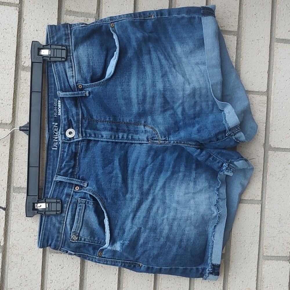 Levi's BlueJean shorts - Picture 3 of 10